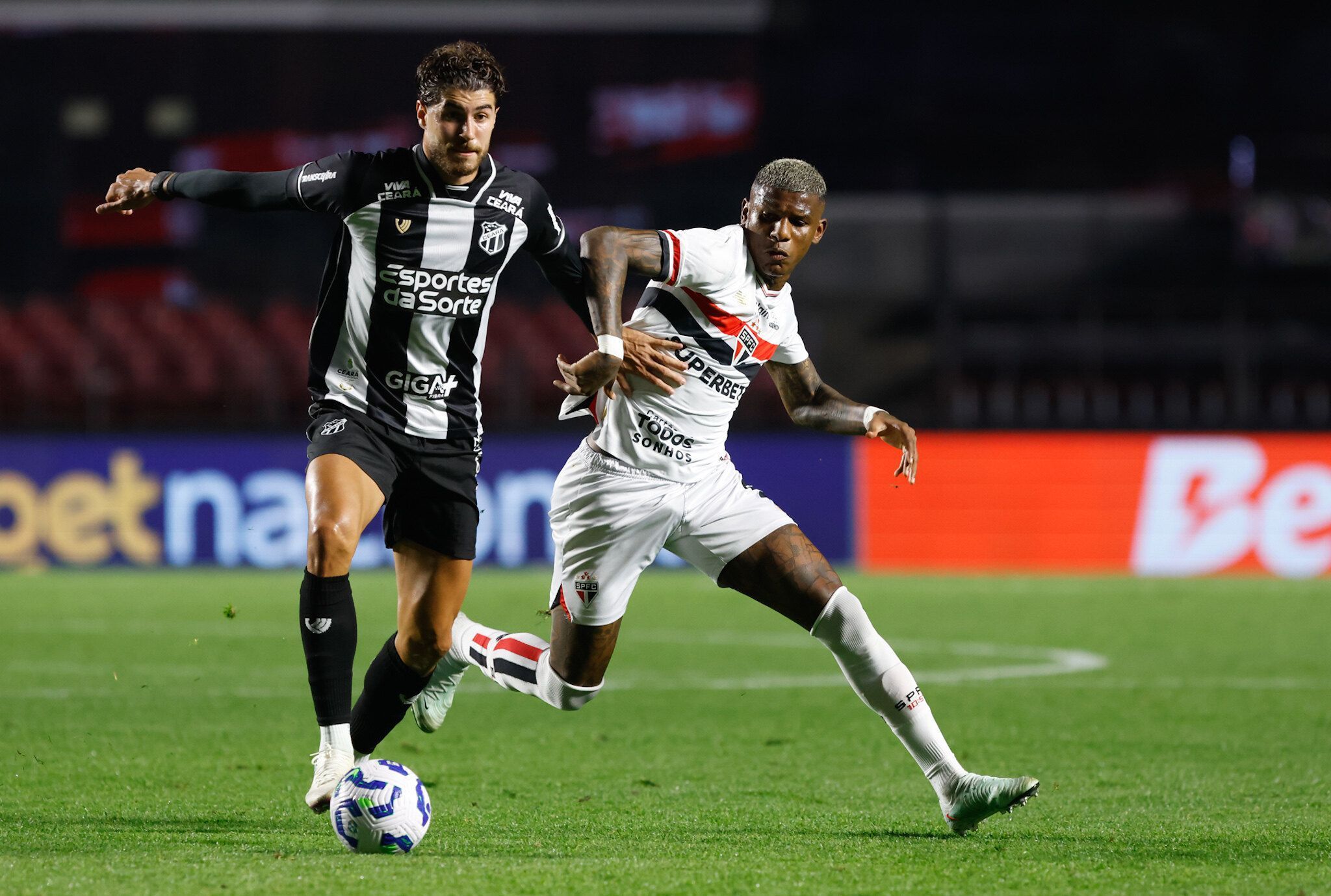 Arboleda admite momento ruim do São Paulo e reage a protestos da torcida