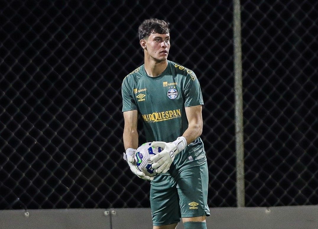 Grêmio renova contrato com joia da base e prepara anúncio