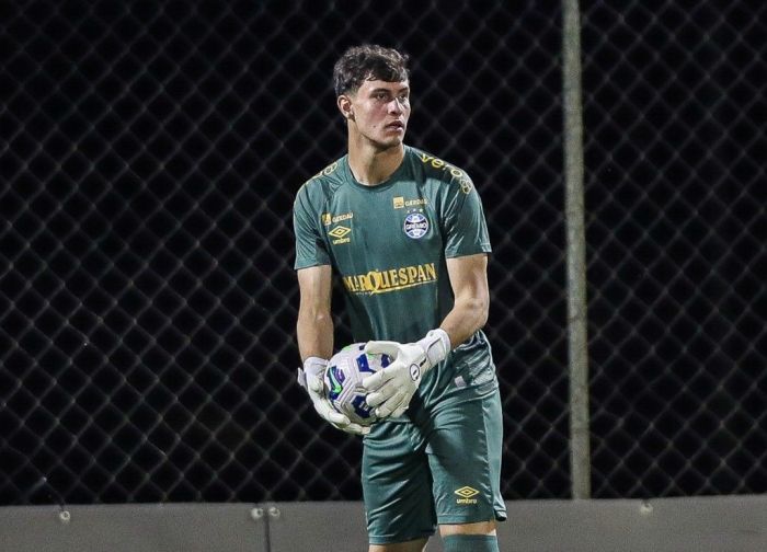 Gabriel Menegon é titular da categoria sub-17 do Grêmio