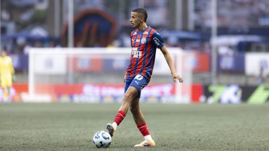 Luciano Juba em campo pelo Bahia em jogo do Campeonato Brasileiro