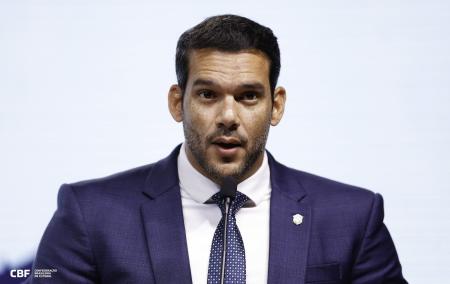 Samir Xaud, presidente da CBF, em evento de apresentação do novo calendário do futebol brasileiro para o quadriênio 2026/2029