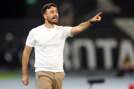 Davide Ancelotti no comando do Botafogo no Nilton Santos