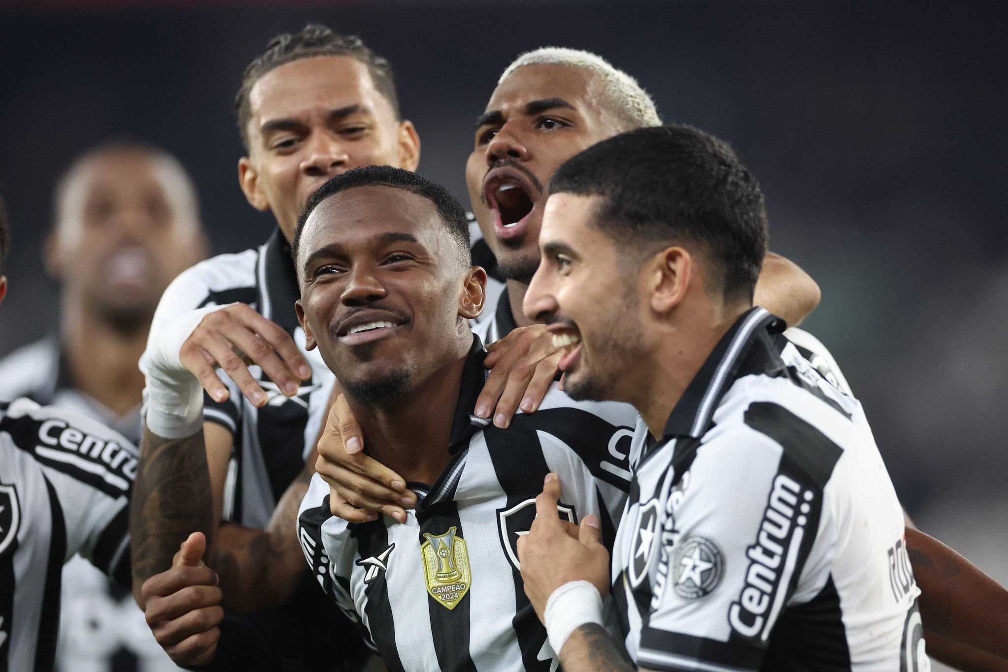 Botafogo vence o Bahia em confronto direto e entra no G4 do Brasileirão