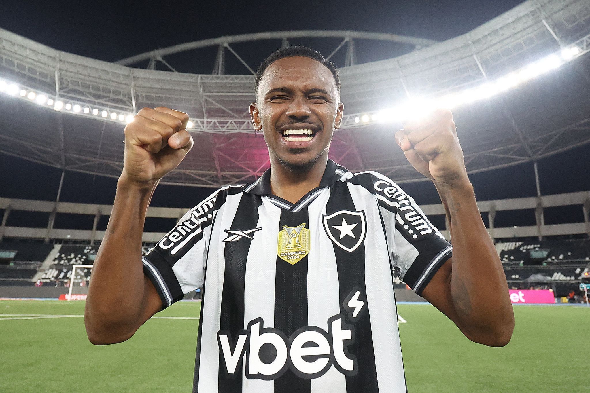 Herói do jogo, Jeffinho celebra ao voltar a marcar pelo Botafogo após um ano