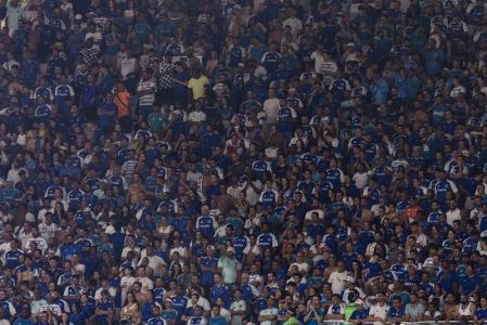 Torcida do Cruzeiro de visitante em jogo do Brasileirão