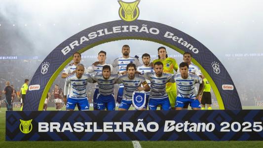 Jogadores do Cruzeiro em duelo no Maracanã, em Belo Horizonte