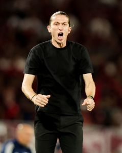 Filipe Luís, em ação pelo Flamengo, contra o Cruzeiro, nesta quinta-feira (2)