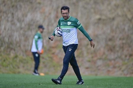 Alberto Valentim, técnico do América