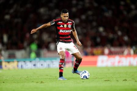 Alex Sandro está fora do duelo contra o Bahia