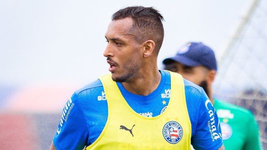 Zagueiro David Duarte durante treino do Bahia