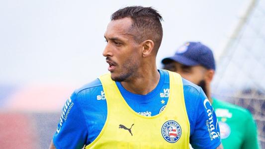 Zagueiro David Duarte durante treino do Bahia