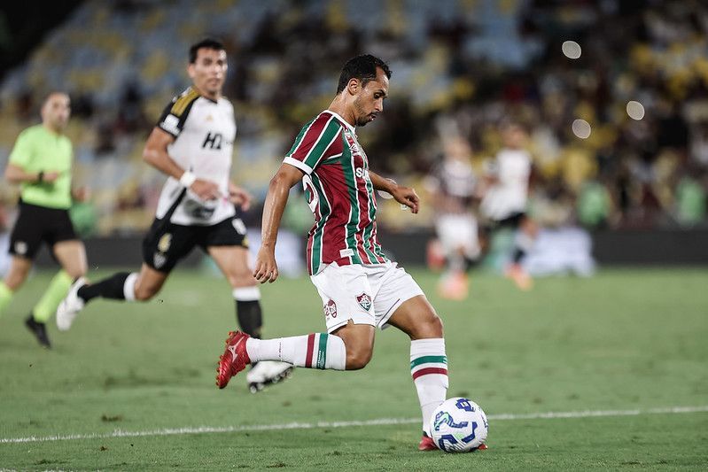 Meia do Fluminense se torna coringa com Zubeldía e deve ganhar mais espaço