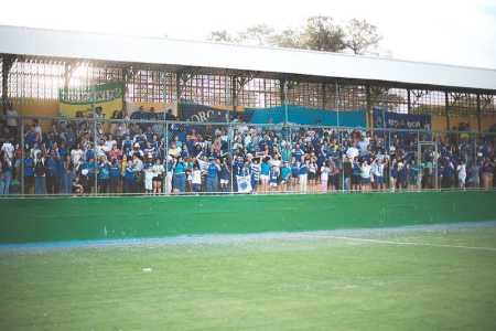 Torcida do Cruzeiro na Arena Gregorão, em Contagem