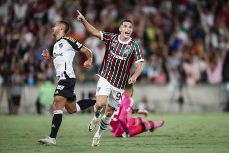 Serna comemora o segundo gol sobre o Atlético, no Maracanã