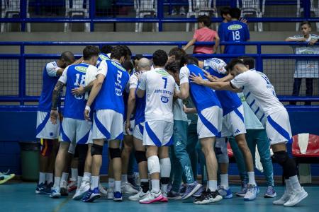 Jogadores do Sada Cruzeiro durante partida com o Itambé Minas pelo Mineiro Masculino de Vôlei