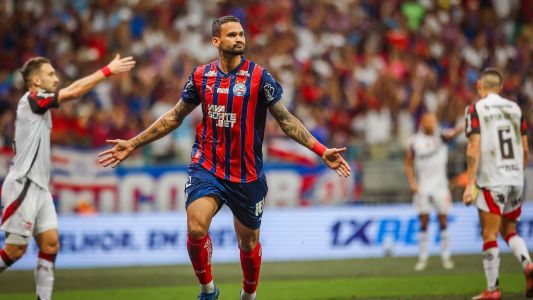 Willian José comemora gol do Bahia sobre o Flamengo