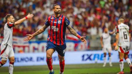 Willian José comemora gol do Bahia sobre o Flamengo
