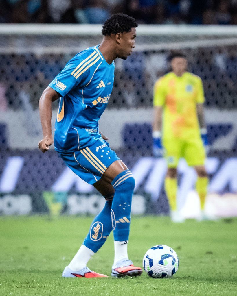 Volante faz estreia pelo Cruzeiro em empate com Sport; veja como foi