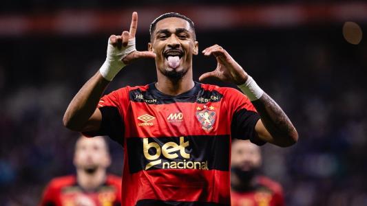 Derik comemora gol do Sport sobre o Cruzeiro