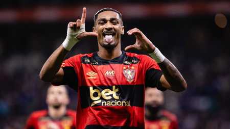 Derik comemora gol do Sport sobre o Cruzeiro