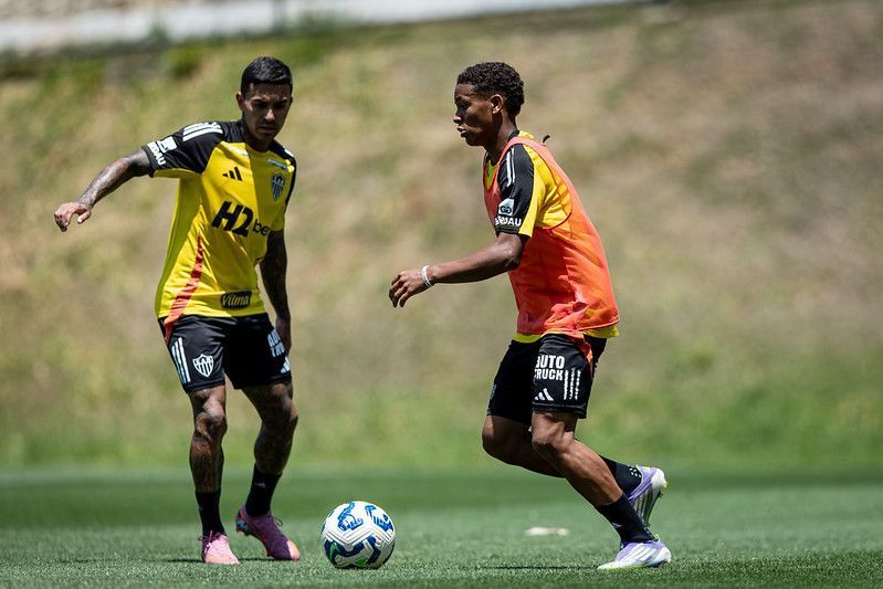 Quem deve ganhar espaço no Atlético em meio aos oito desfalques