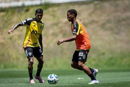 Dudu e Gabriel Veneno em treino do Atlético na Cidade do Galo