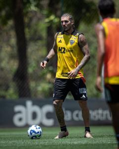 Lyanco durante treino do Atlético na Cidade do Galo