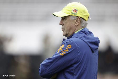 Carlo Ancelotti em treino da Seleção Brasileira