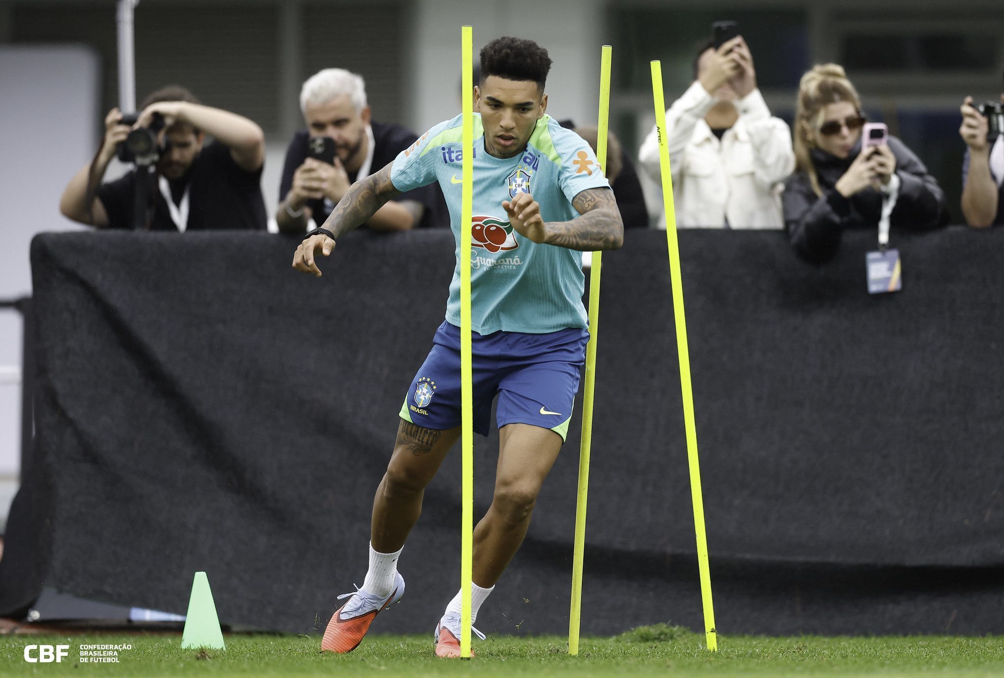 Ex-Botafogo, Igor Jesus abre o jogo sobre adaptação na Premier League: 'Muita força'