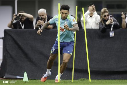 O centroavante Igor Jesus em atividade da Seleção Brasileira