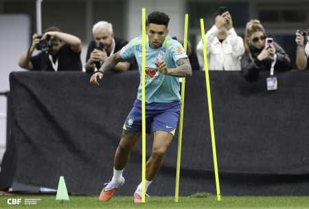 O centroavante Igor Jesus em atividade da Seleção Brasileira
