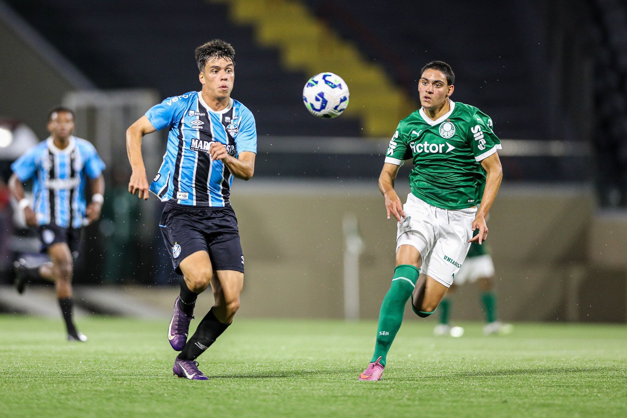 Grêmio vence Palmeiras nos pênaltis e enfrentará o Atlético na final do Brasileiro Sub-17