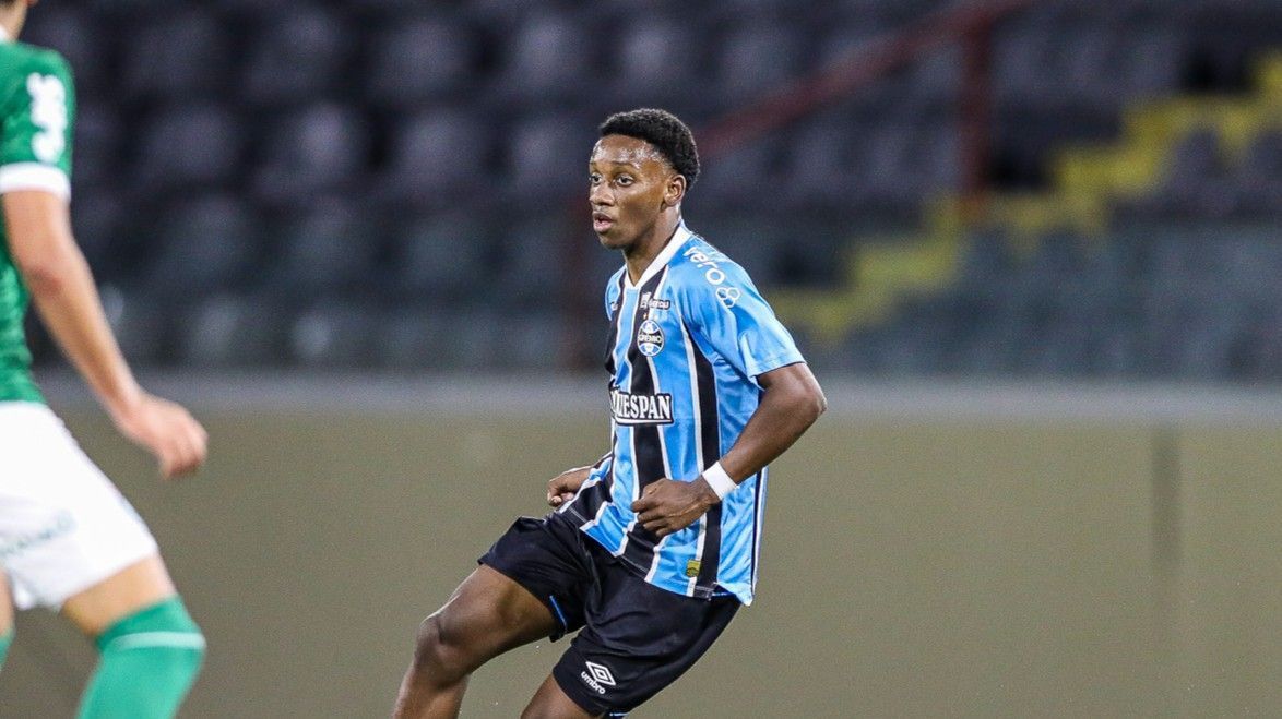 Liverpool monitora principal promessa do Grêmio; veja bastidores