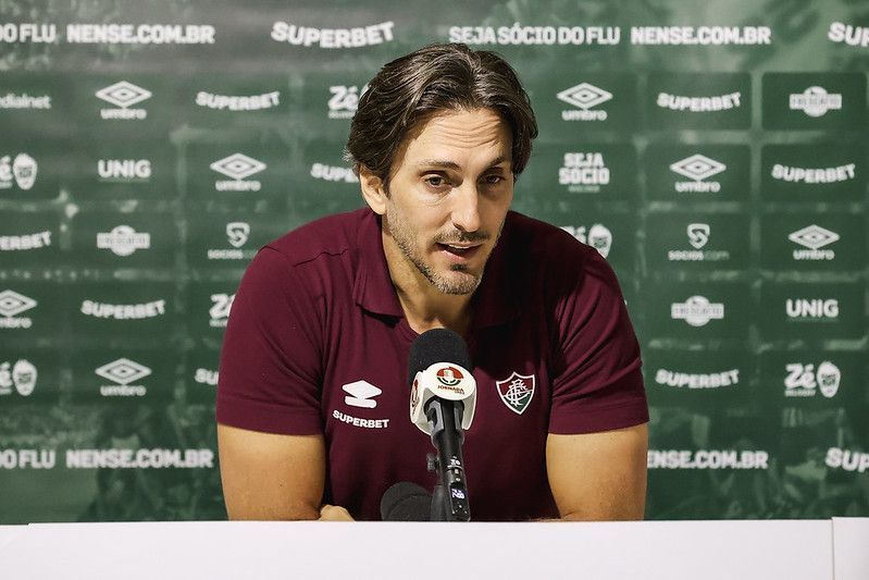 Zubeldía dispara contra arbitragem após primeira derrota no comando do Fluminense