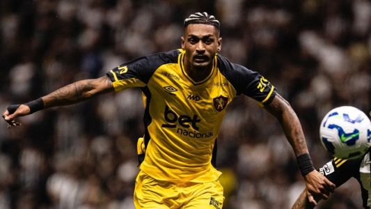 Derik em campo pelo Sport contra o Atlético
