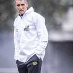Santos confirma lesão e volante vira dúvida para clássico com Corinthians