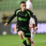 Titular do América revela ‘susto’ por dores na coxa e explica saída de campo