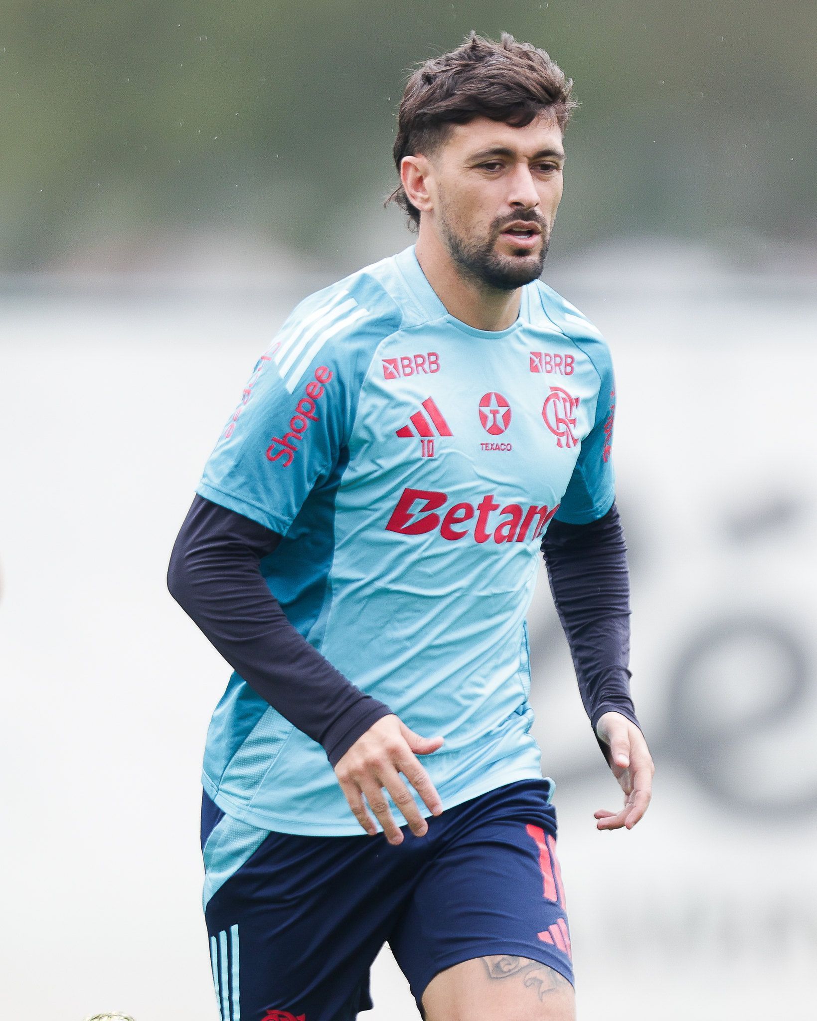 Arrascaeta abre o jogo sobre renovação e manda recado à torcida do Flamengo