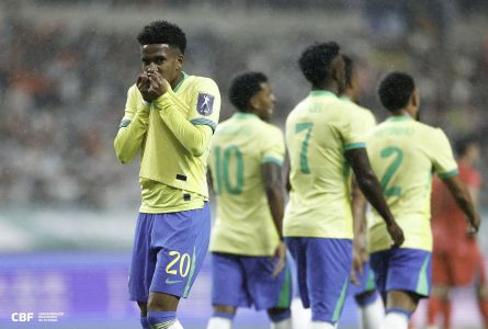 Estêvão celebra gol sobre Coreia do Sul em partida amistosa