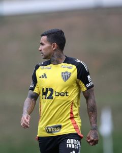 Dudu durante treino do Atlético