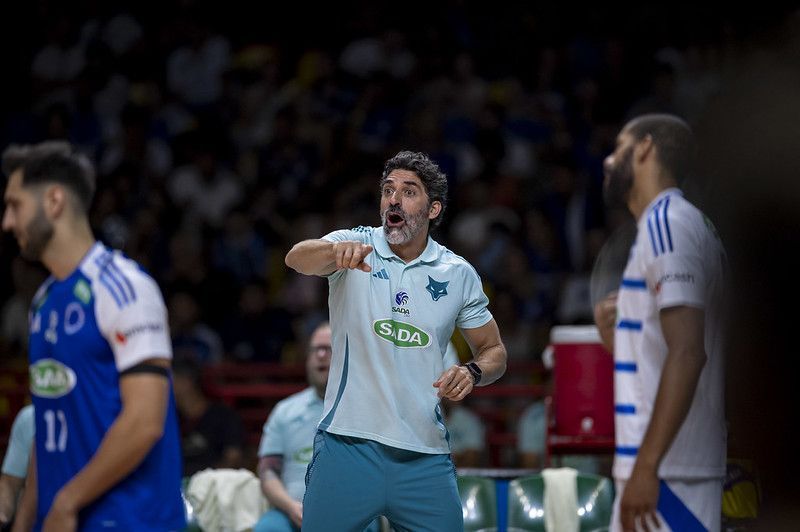 Técnico do Sada Cruzeiro celebra título do Mineiro e revela 'receita' para sucesso no vôlei