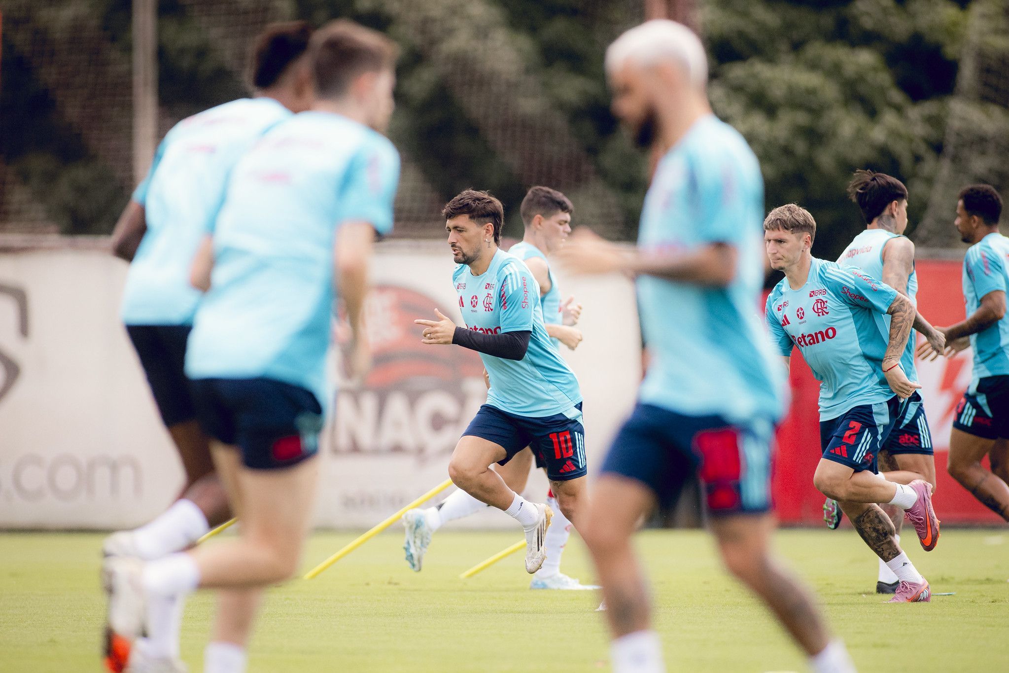 Escalação do Flamengo: Filipe Luís tem dois desfalques contra o Botafogo