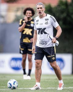 Juan Pablo Vojvoda, técnico do Santos FC