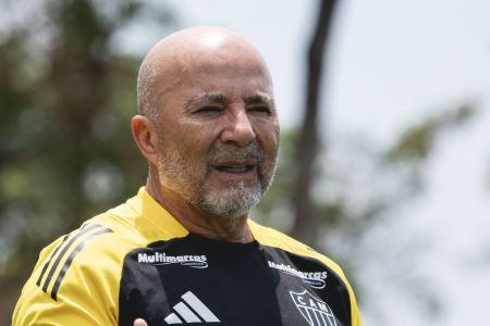 Sampaoli terá opções para duelo com Corinthians