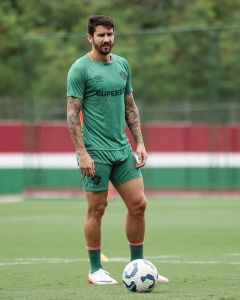 Everaldo perdeu espaço no Fluminense desde a chegada de Zubeldia