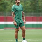 Atacante perde espaço no Fluminense e vira última opção com Zubeldía