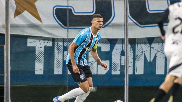 Luis Eduardo é capitão do Grêmio e da Seleção Brasileira Sub-17