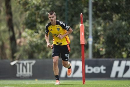 Vitão em treino do Atlético na Cidade do Galo