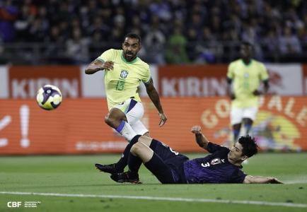 Paulo Henrique marcou o primeiro gol do Brasil contra o Japão