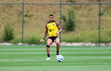 Ruan Tressoldi deve ser titular pela primeira vez contra o Cruzeiro